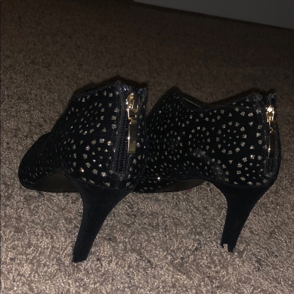 Heels - Picture 2 of 3